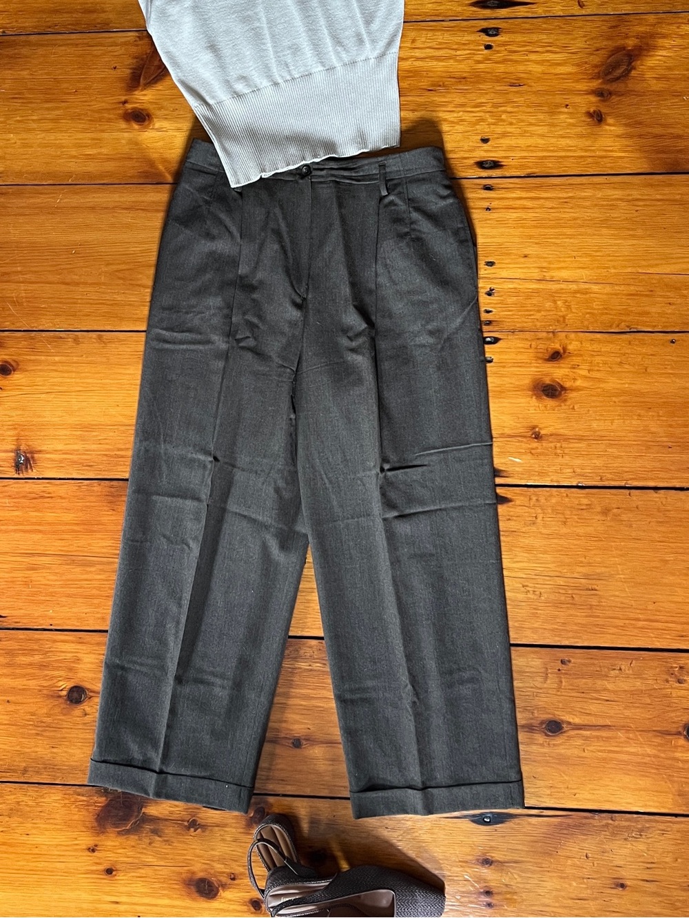 VTG Jones New York 100% Worsted Wool Pleated Cuffed Trousers Brown USA Made 14